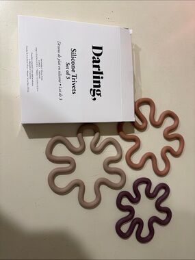 Darling Silicone trivet set of 3. New in box.